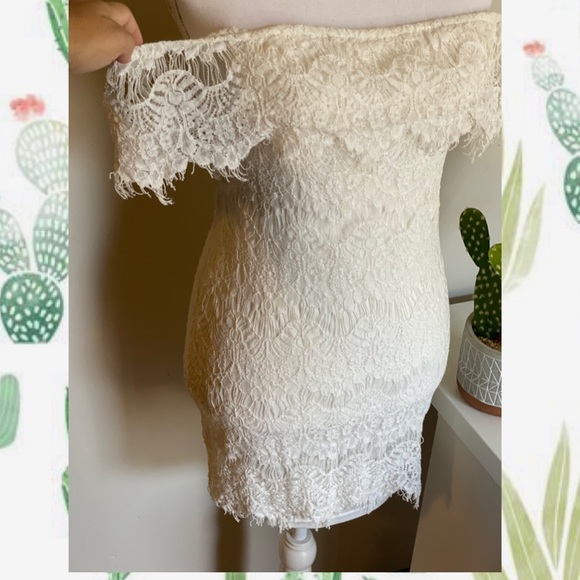 Miss Holly | Off the shoulder white lace mini dress Size 8 - Picture 5 of 11